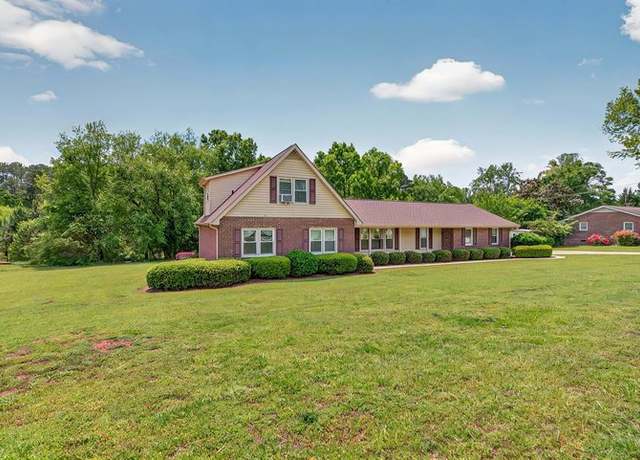 Property at 304 Arcadia Dr, Anderson, SC 29621, 5 beds, 3 baths