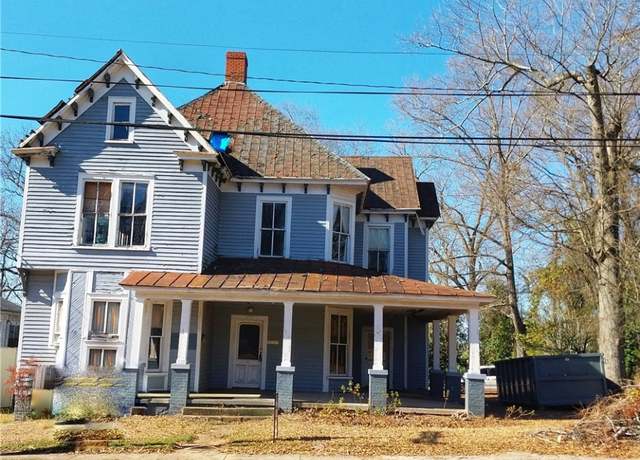 Property at 802 S Mcduffie St, Anderson, SC 29624, 6 beds, 2.5 baths