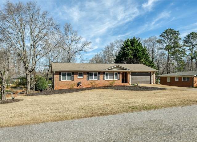 Property at 115 Pine Forest Dr, Easley, SC 29642, 4 beds, 3 baths