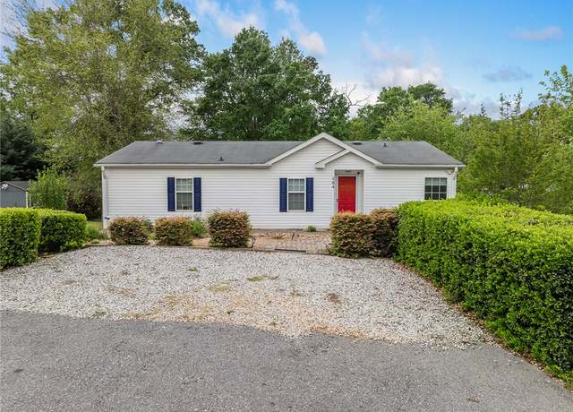 Property at 104 Cove Dr, Fair Play, SC 29643, 3 beds, 2 baths