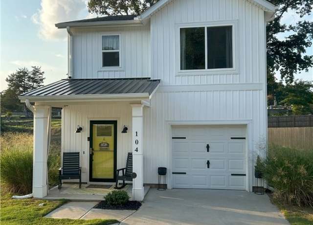 Property at 104 W North 3rd St, Seneca, SC 29678, 3 beds, 2.5 baths