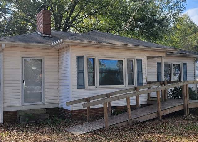 Property at 122 Avondale Rd, Anderson, SC 29624, 3 beds, 1 bath