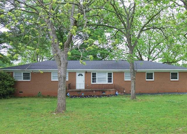 Property at 415 Chauga Dr, Anderson, SC 29626, 3 beds, 2 baths