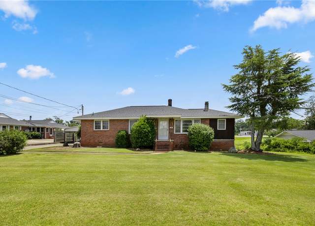Property at 615 S Pine St, Seneca, SC 29678, 2 beds, 1 bath