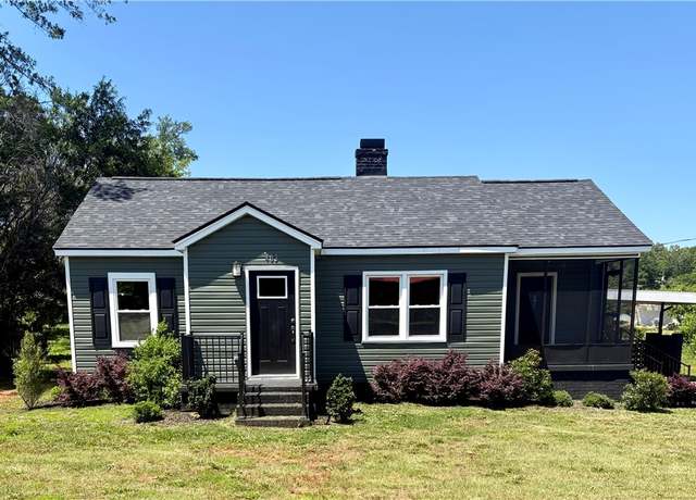 Property at 403 E South 5th St, Seneca, SC 29678, 3 beds, 2 baths