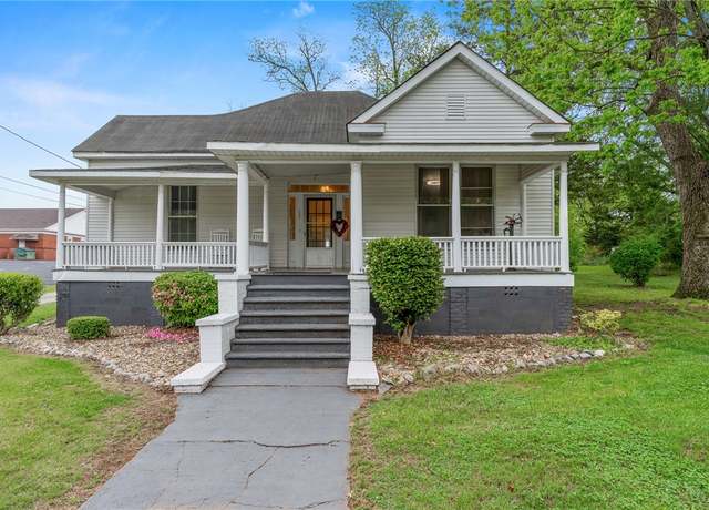 Property at 207 Retreat St, Westminster, SC 29693, 4 beds, 1.5 baths