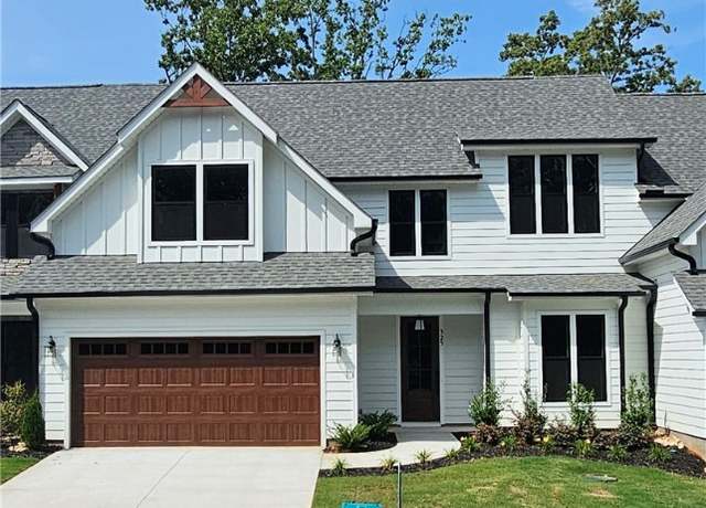 Property at 325 Breakwater Ln, Seneca, SC 29678, 4 beds, 3.5 baths