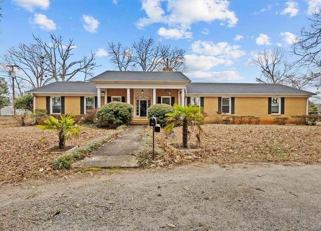 Property at 2213 E River St, Anderson, SC 29621, 3 beds, 2.5 baths