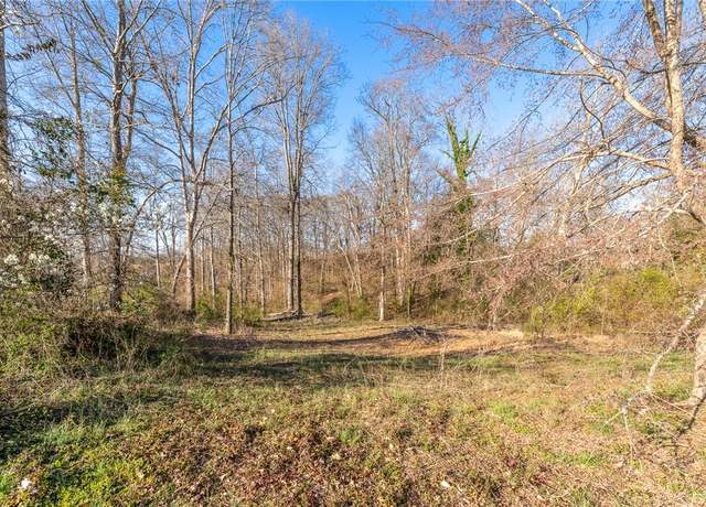 Property at 106 Woodshore Dr, Anderson, SC 29625