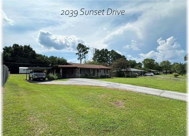 Property at 2039 Sunset Dr, Seneca, SC 29672, 3 beds, 1 bath