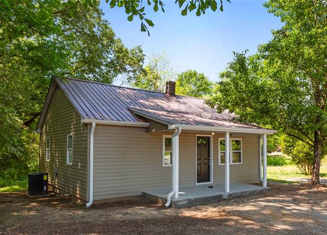 Property at 404 Highland Ave, Westminster, SC 29693, 2 beds, 1 bath