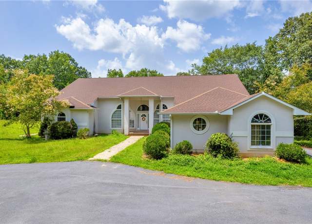 Property at 545 Knollington Dr, Walhalla, SC 29691, 4 beds, 3 baths
