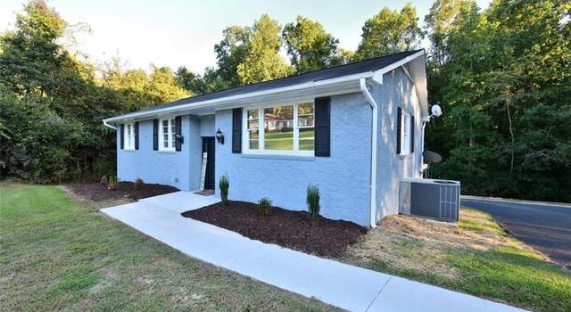 Photo of 1004 Fairfield Dr, Seneca, SC 29678