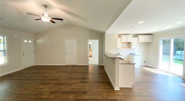 Photo of 102 Meredith St, Central, SC 29630