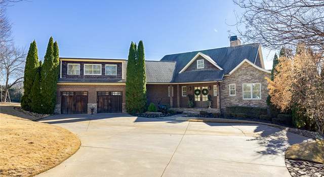 Photo of 220 Pine Ridge Dr, Easley, SC 29642
