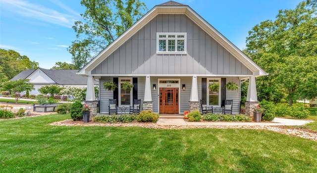 Photo of 303 E South 4th St, Seneca, SC 29678
