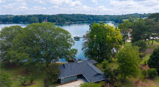 Photo of 106 Clearwater Dr, Seneca, SC 29672