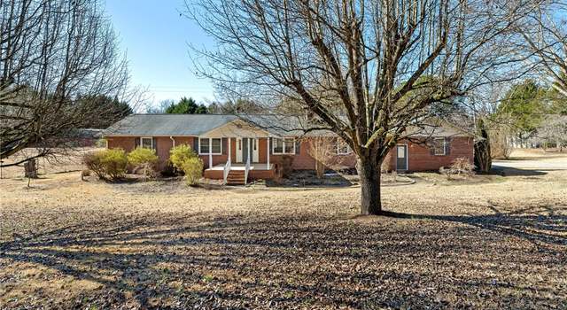 Photo of 720 Knox Rd, Seneca, SC 29672