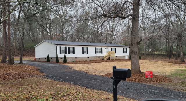 Photo of 315 Easter Ln, Seneca, SC 29678