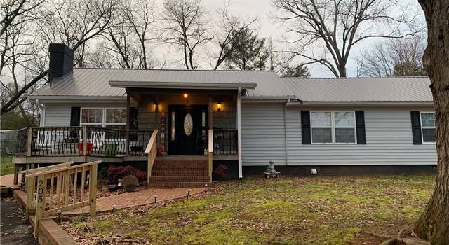 Photo of 205 Powell St, Easley, SC 29640