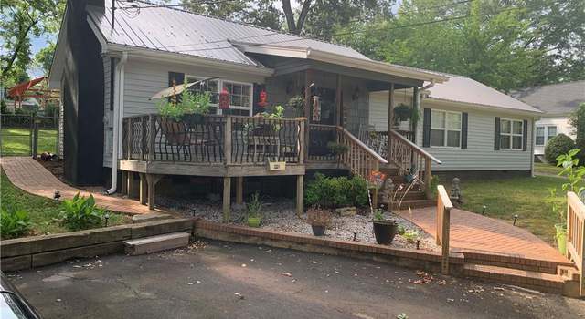 Photo of 205 Powell St, Easley, SC 29640