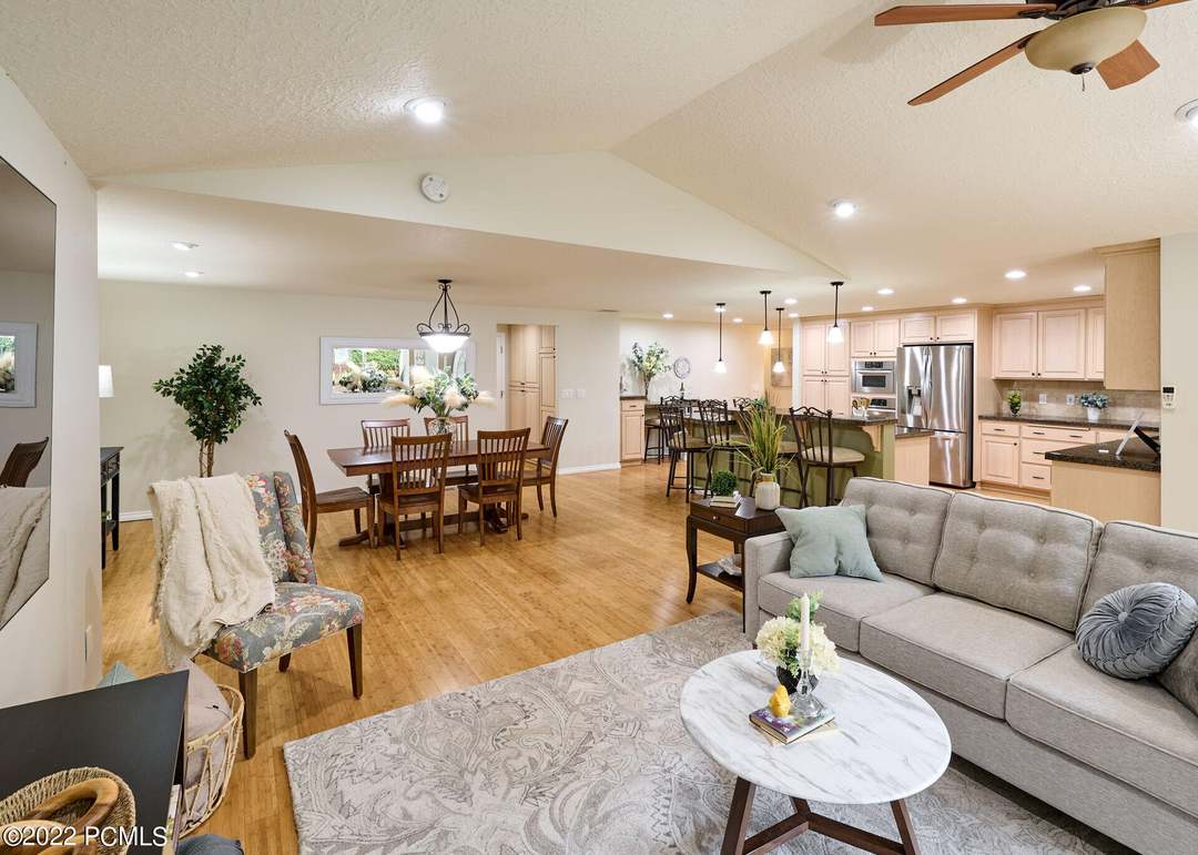 6820 Sunset Way