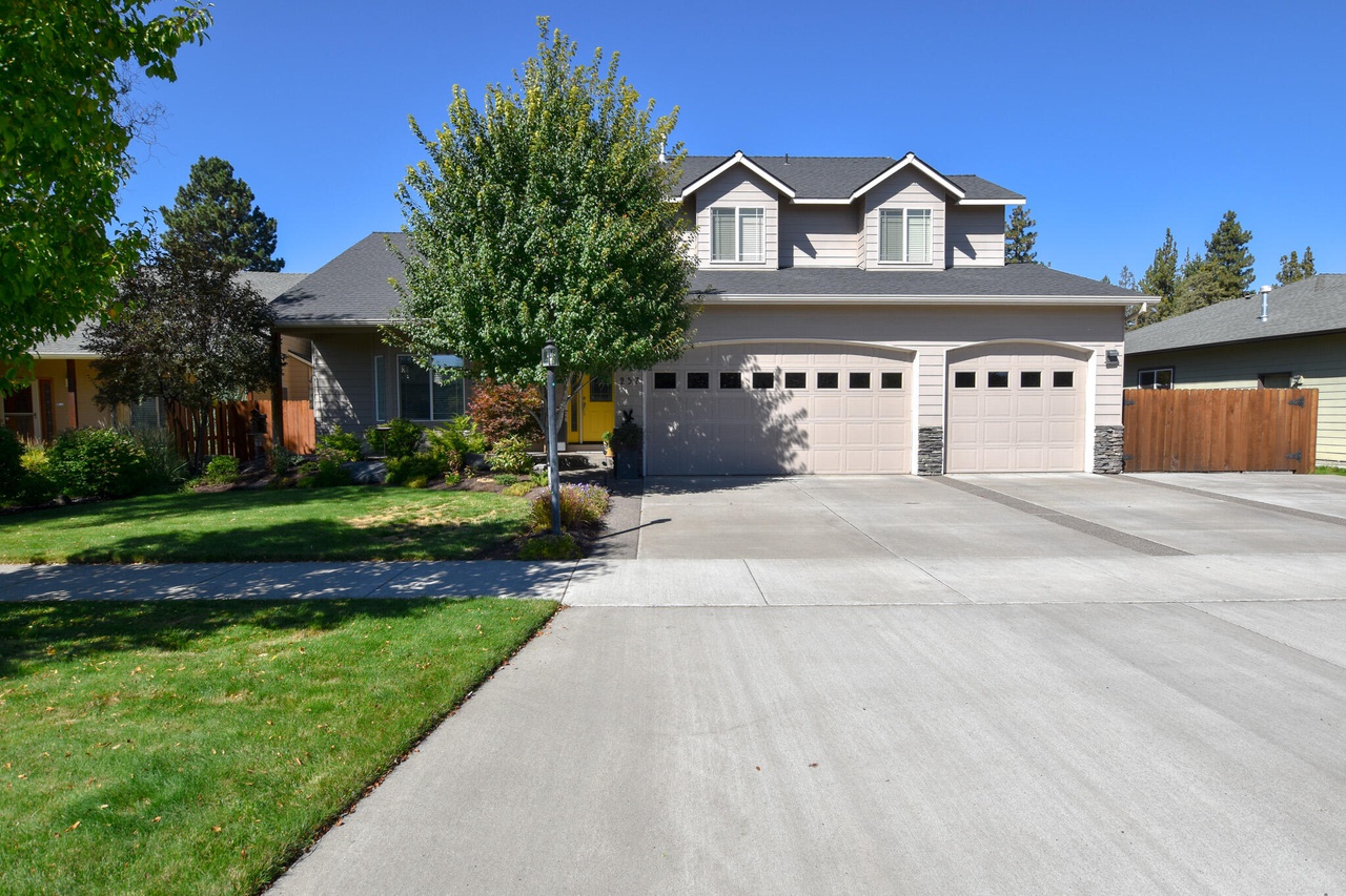 237 SE Soft Tail Dr, Bend, OR 97702