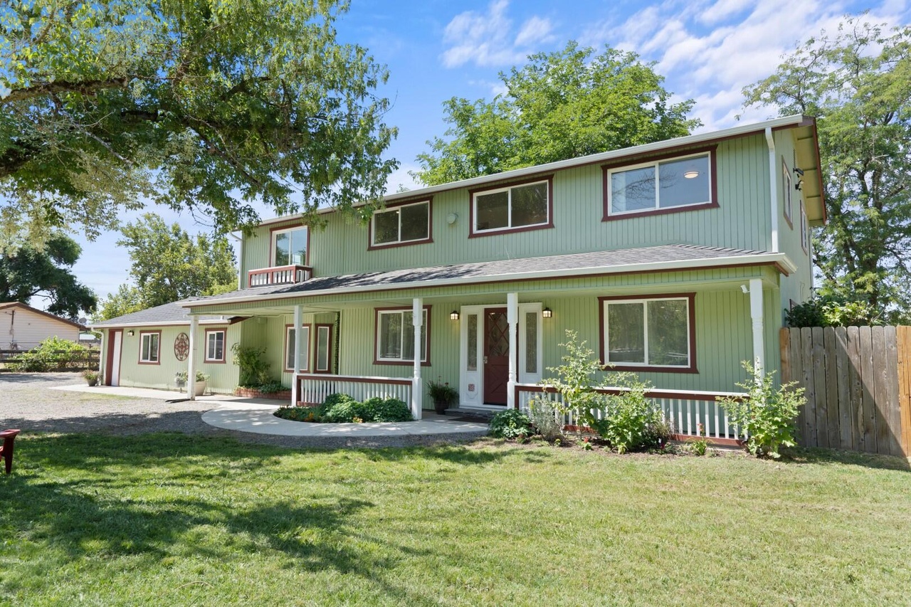 4305 Grant Rd, Central Point, OR 97502 | MLS# 220177402 | Redfin