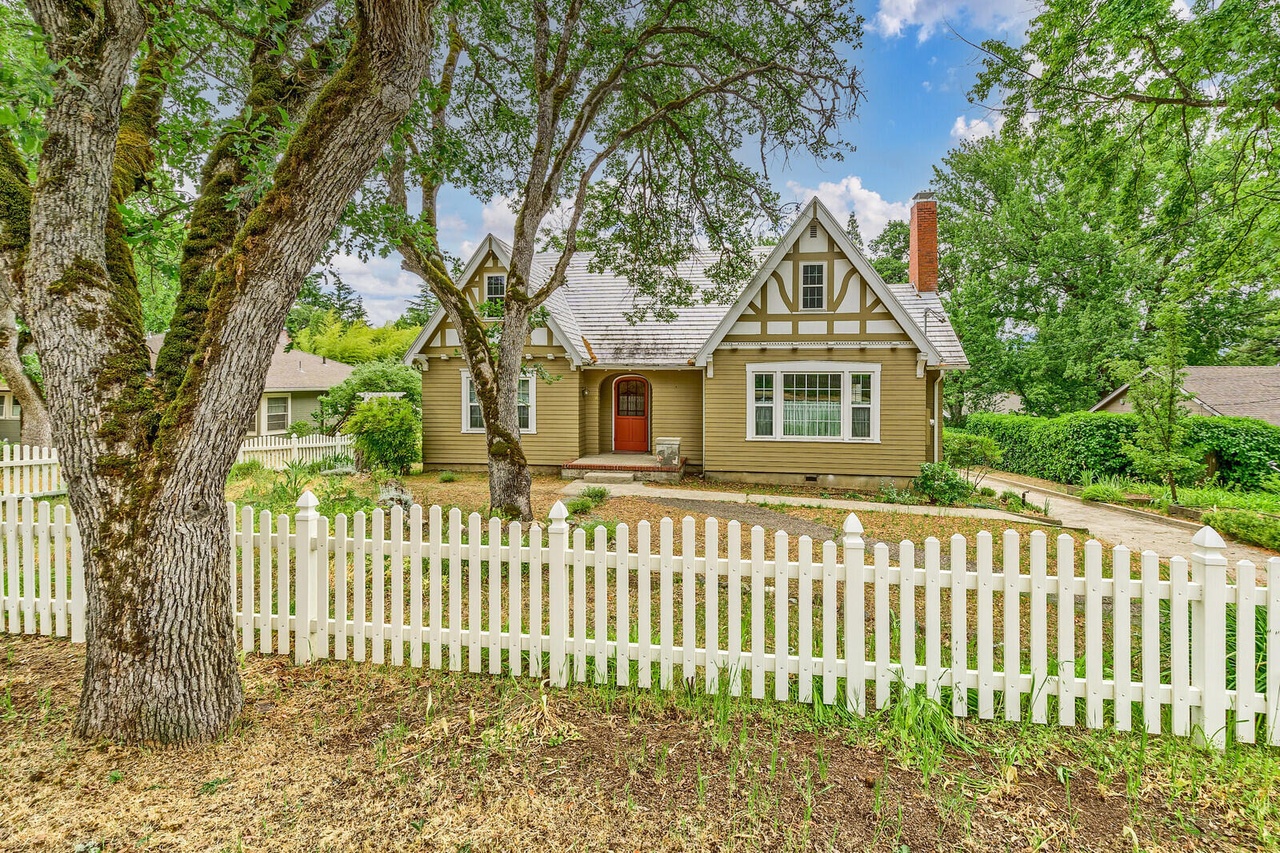 2004 Hillcrest Rd, Medford, OR 97504 MLS 220123757 Redfin