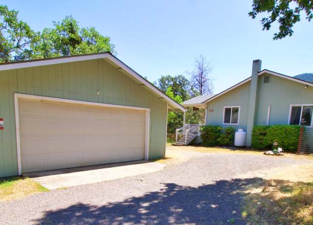 Property at 455 Crystal Dr, Grants Pass, OR 97527, 3 beds, 1.5 baths