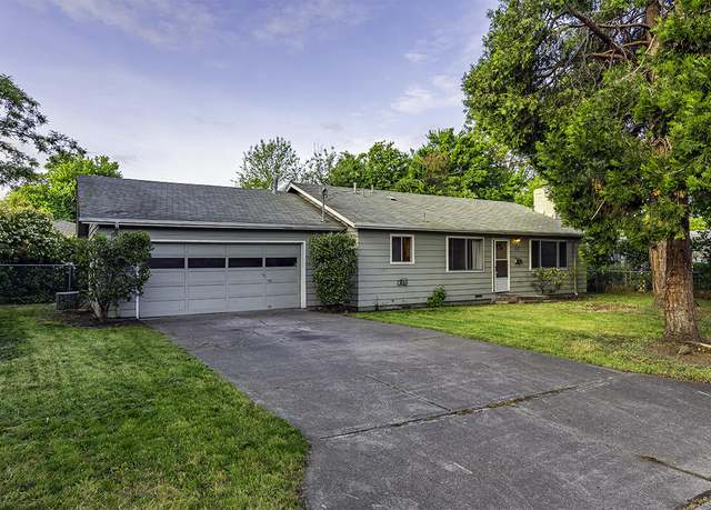 Property at 1228 E 11th St, Medford, OR 97504, 3 beds, 1.5 baths