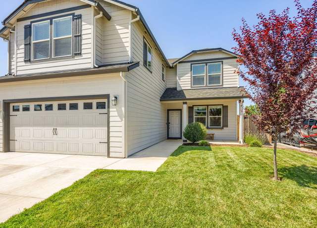 Property at 1775 Carrera Cir, Medford, OR 97504, 5 beds, 3.5 baths