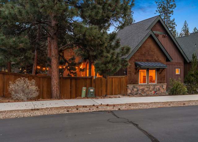 Property at 714 S Wrangler Ct, Sisters, OR 97759, 3 beds, 2.5 baths