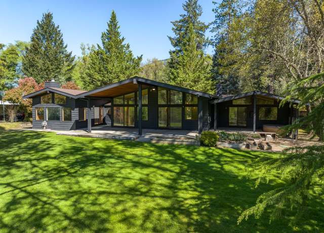 Property at 4839 Averill Dr, Grants Pass, OR 97526, 3 beds, 4.5 baths