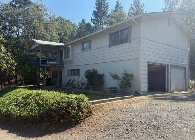 Property at 4057 Cloverlawn Dr, Grants Pass, OR 97527, 4 beds, 2 baths