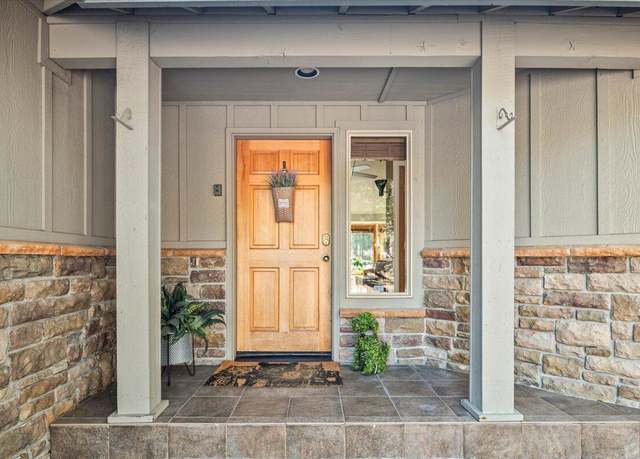 Property at 57679 Poplar Ln, Sunriver, OR 97707, 4 beds, 3 baths