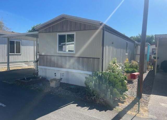Property at 432 Ashwood Dr, Grants Pass, OR 97526, 2 beds, 1 bath