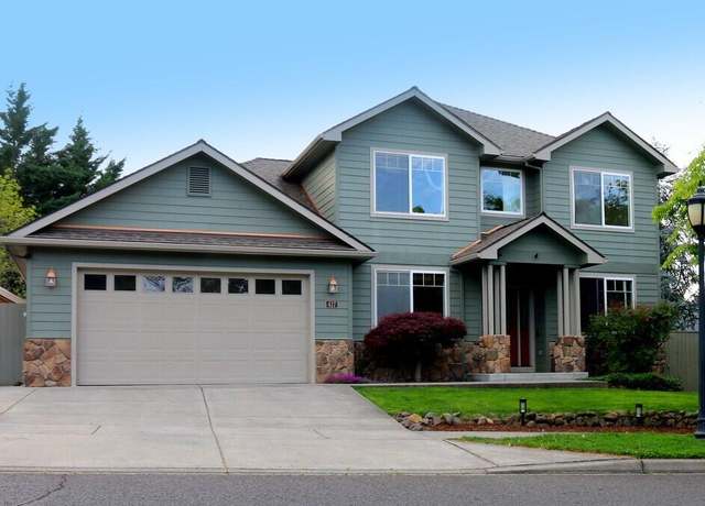 Property at 417 Stanford Ave, Medford, OR 97504, 4 beds, 2.5 baths