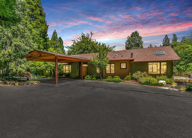 Property at 333 Granite St, Ashland, OR 97520, 8 beds, 7 baths