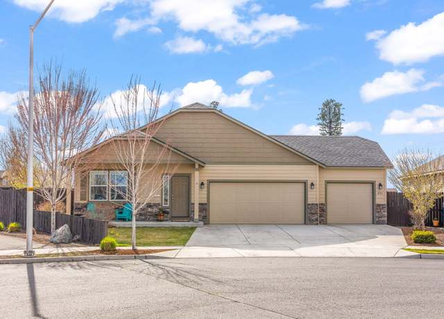 Property at 833 NW 26th Way, Redmond, OR 97756, 3 beds, 2 baths