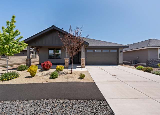 Property at 2622 NW Redwood Cir #40, Redmond, OR 97756, 2 beds, 2.5 baths