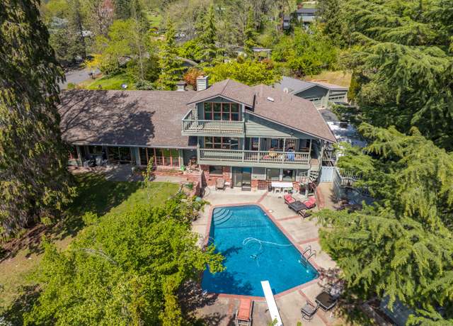 Property at 240 NE Scenic Dr, Grants Pass, OR 97526, 5 beds, 3 baths