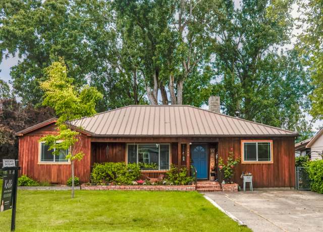 Property at 140 Clover Ln, Medford, OR 97501, 3 beds, 2 baths