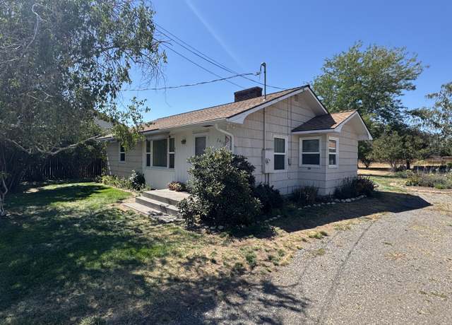 Property at 2615 SW 21st St, Redmond, OR 97756, 2 beds, 1 bath