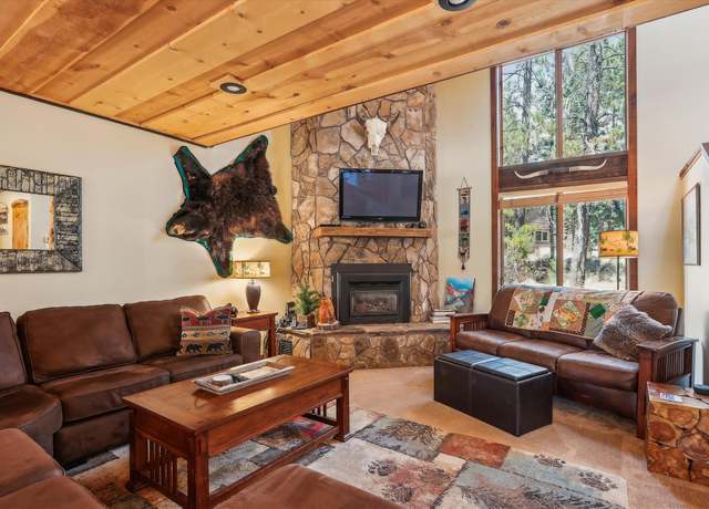 Property at 17755 Malheur Ln #19, Sunriver, OR 97707, 4 beds, 3.5 baths