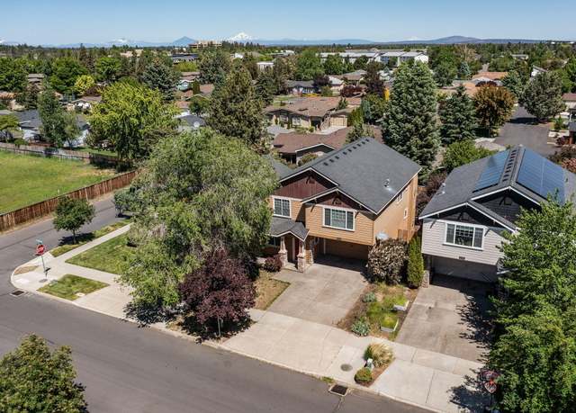 Property at 2874 NE Jackdaw Dr, Bend, OR 97701, 4 beds, 2.5 baths