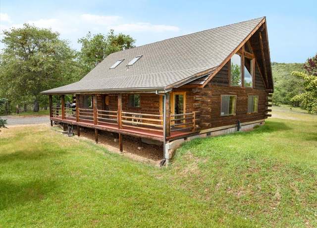 Property at 13235 Perry Rd, Central Point, OR 97502, 3 beds, 2 baths