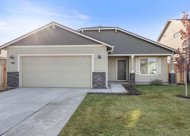 Property at 3537 NW 10th Pl, Redmond, OR 97756, 3 beds, 2 baths