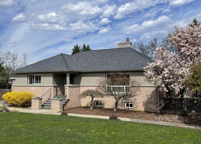 Property at 1066 Diamond St, Medford, OR 97501, 4 beds, 2.5 baths
