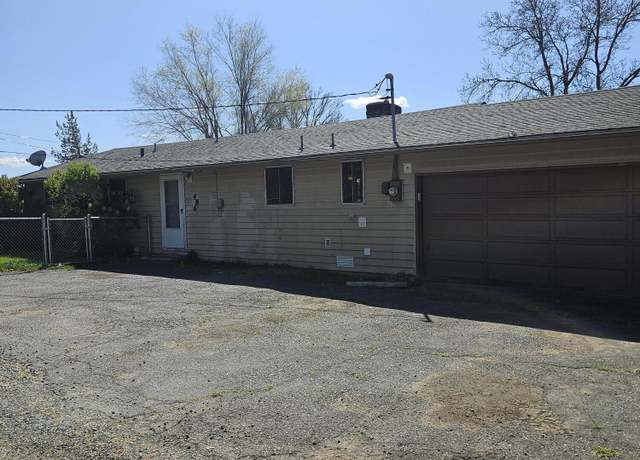Property at 486 Hoff Ln, Madras, OR 97741, 3 beds, 2 baths